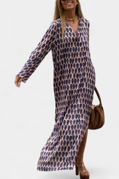 שמלת בריסה ארוכה גיאומטרית עם פתיחה ומחשוף בצורת V