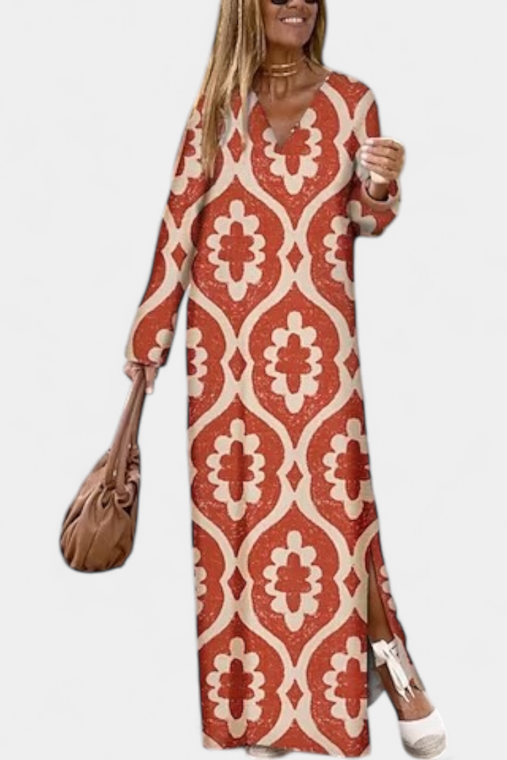 שמלת בריסה ארוכה גיאומטרית עם פתיחה ומחשוף בצורת V